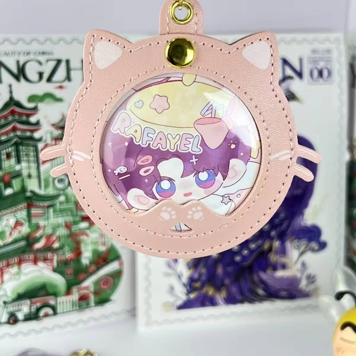 Support de badge en forme de c - Anime Merchandise China avis et prix